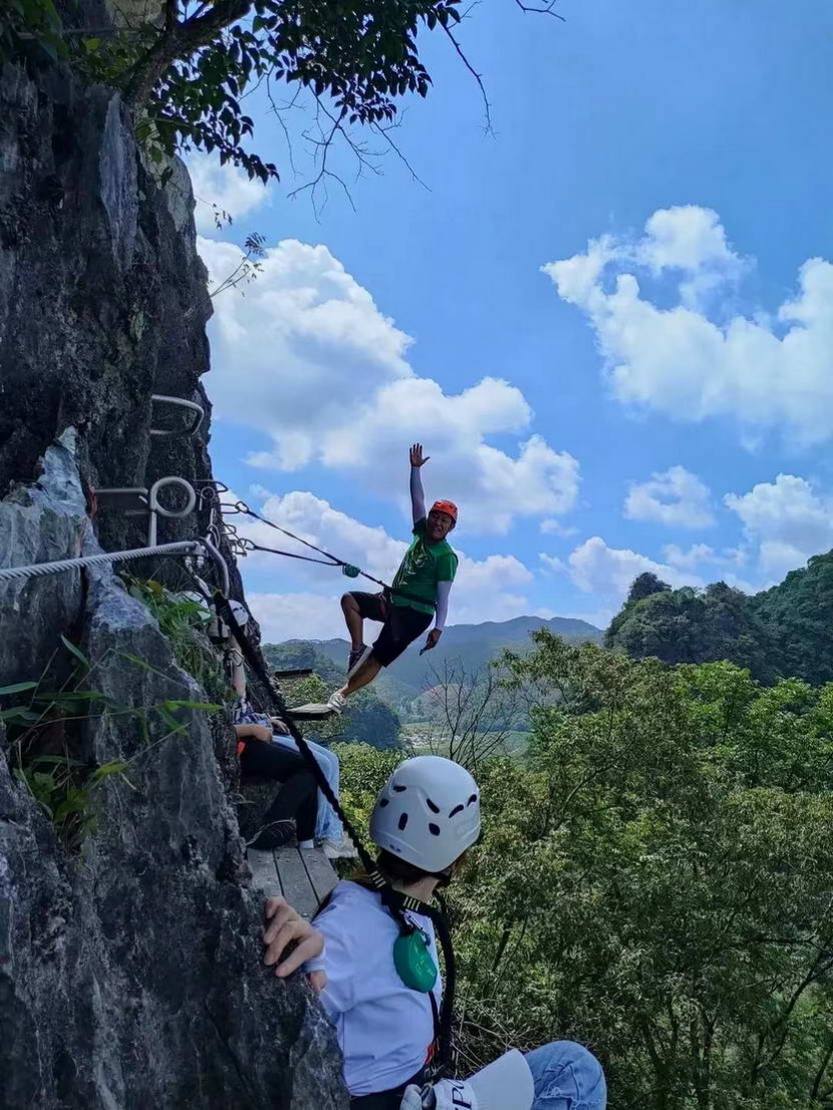 岩壁飞拉达_03