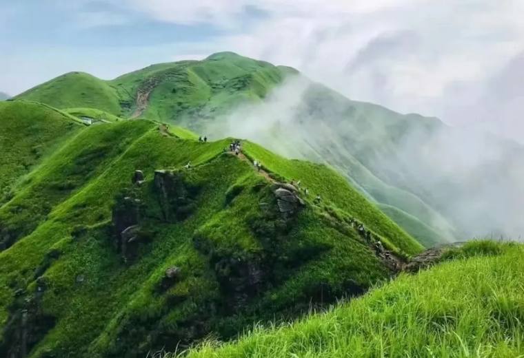 ★绿色武功山 | 2晚2天汽车团-徒步中国-江西-赏云海 向云端高山绿草甸~精华穿越（本周有帐篷节）《每周五晚出发》