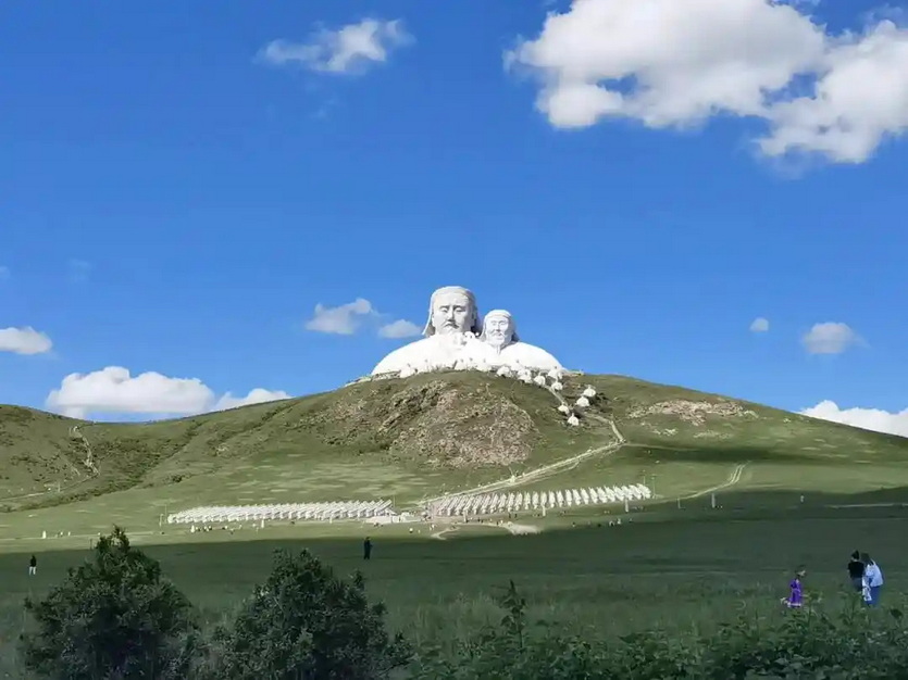 敖包相会可汗山草原 (1)